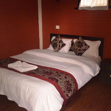 Hotel Holiday Inn Катманду Екстериор снимка