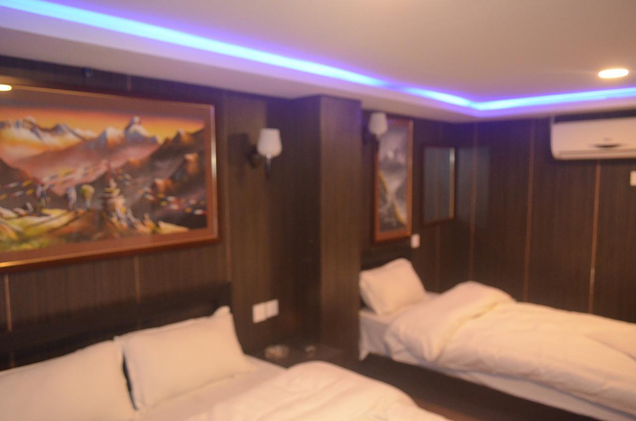 Hotel Holiday Inn Катманду Екстериор снимка