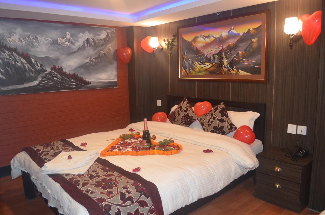 Hotel Holiday Inn Катманду Екстериор снимка