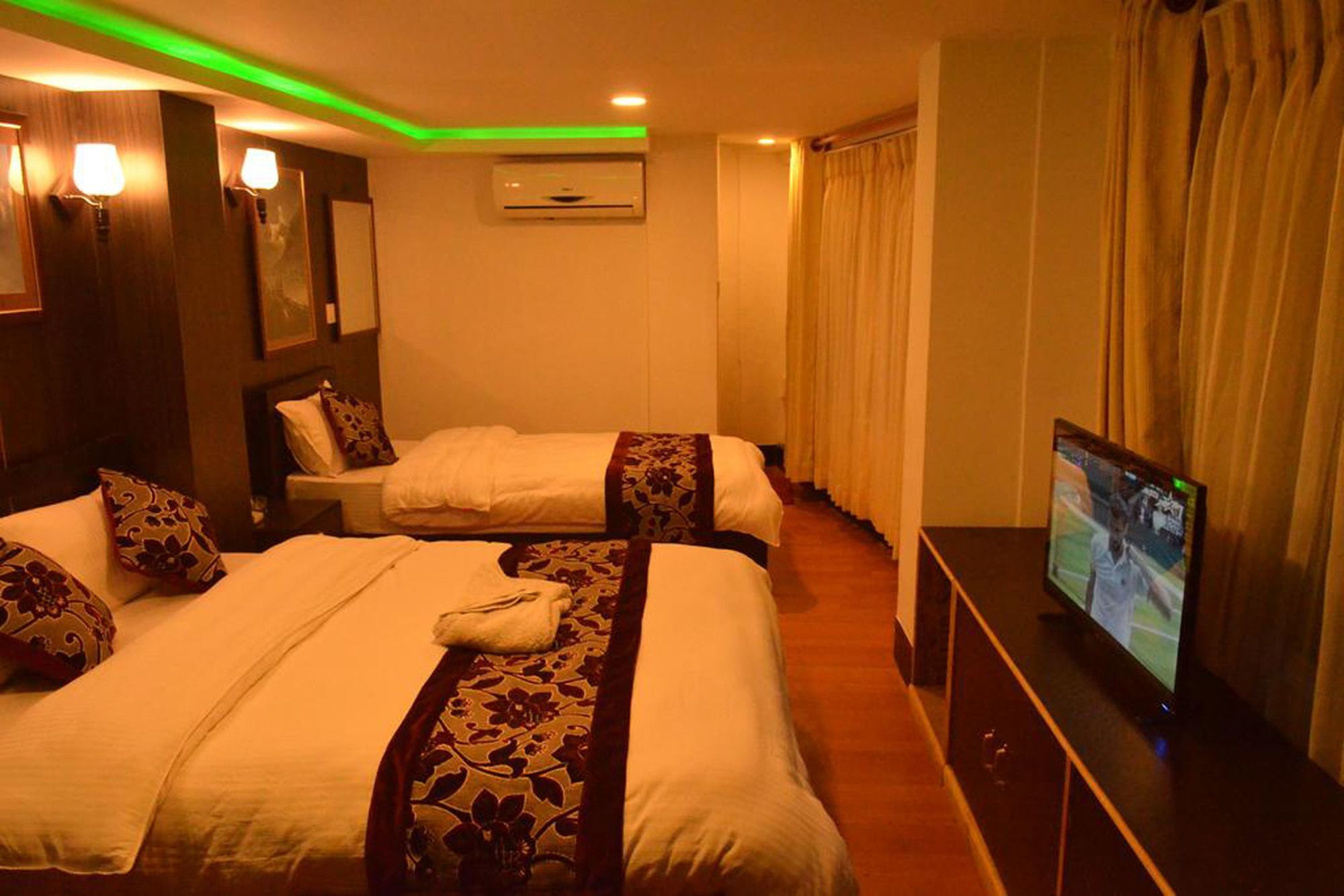 Hotel Holiday Inn Катманду Екстериор снимка