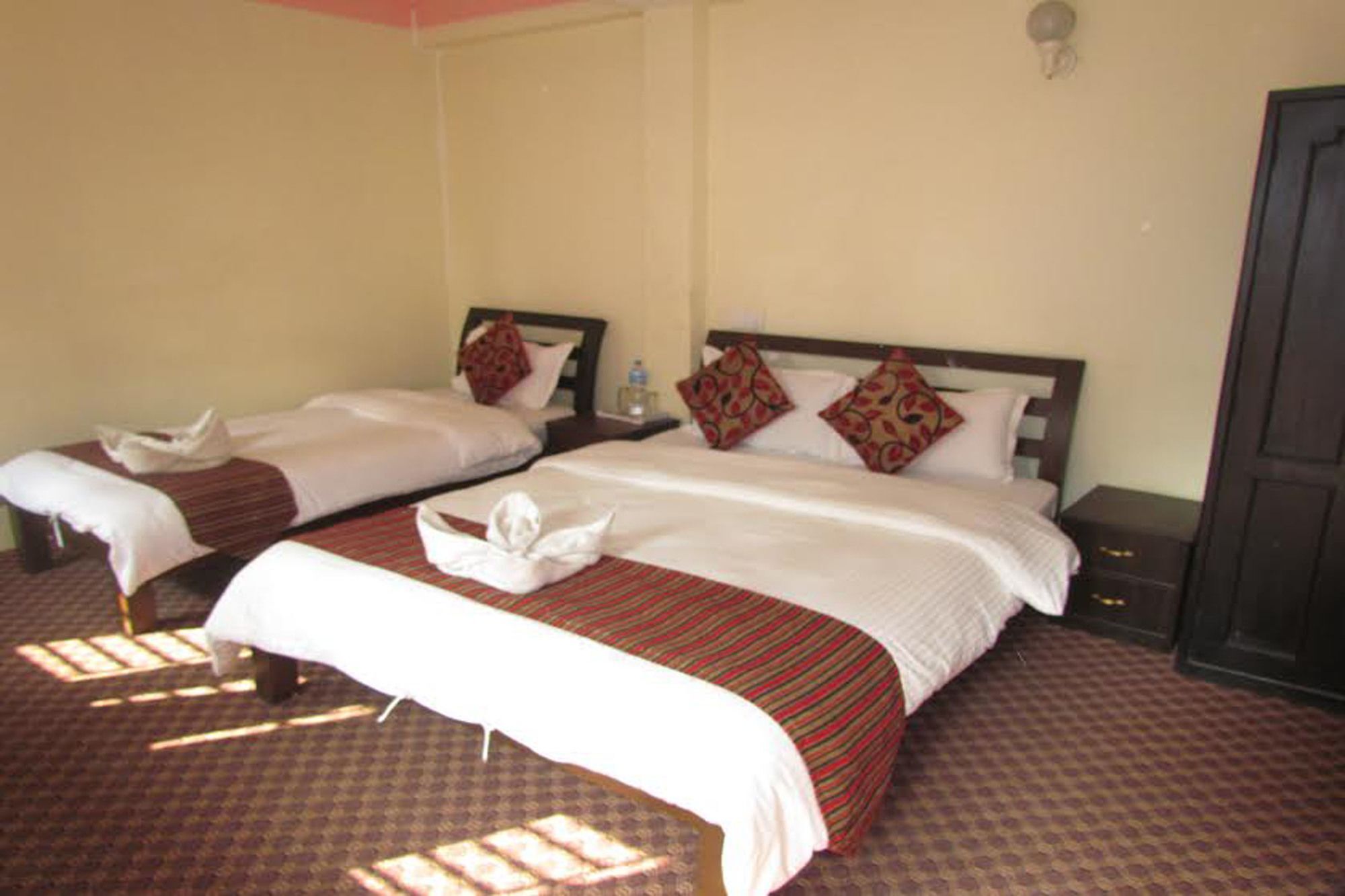 Hotel Holiday Inn Катманду Екстериор снимка