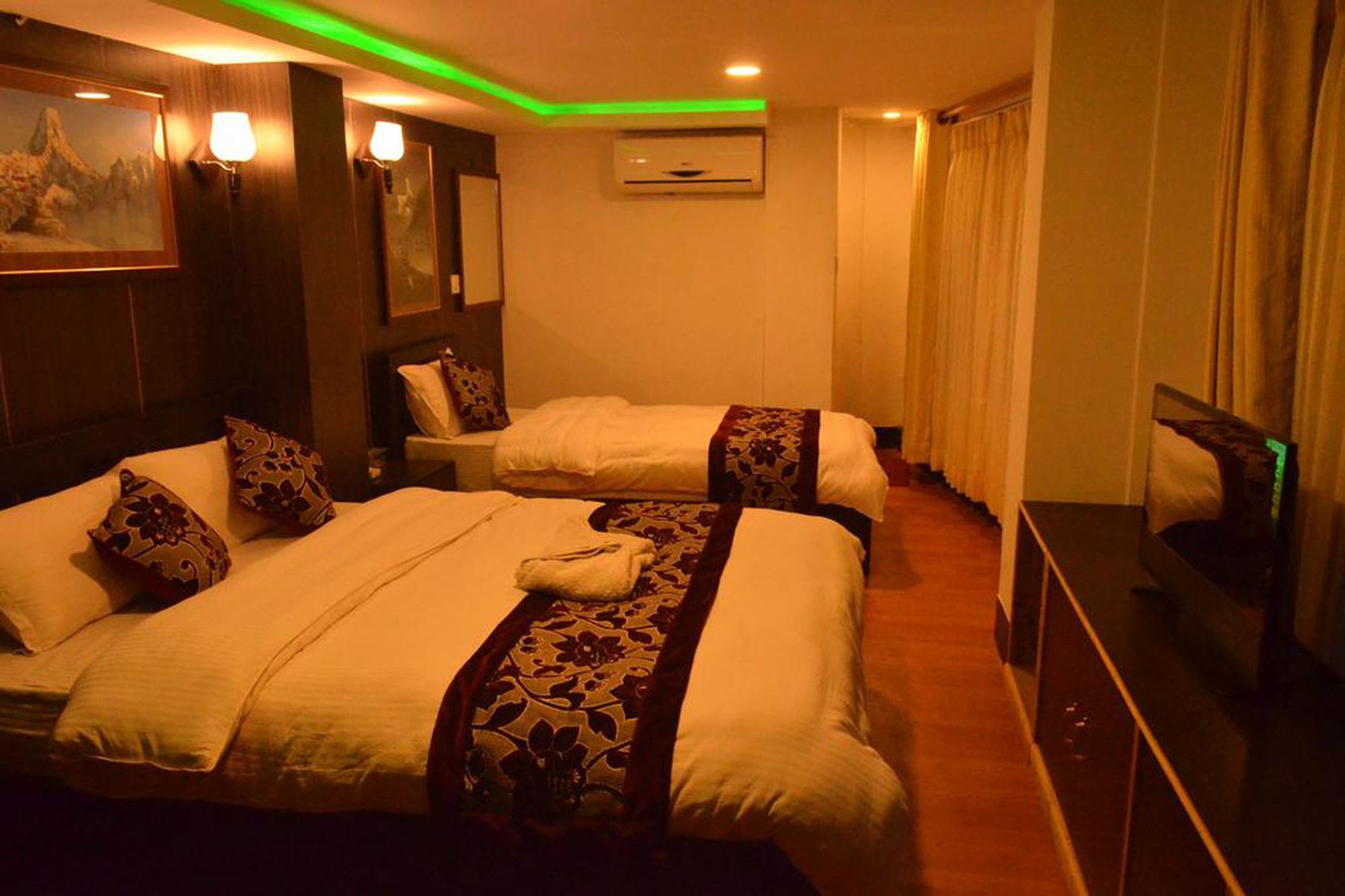 Hotel Holiday Inn Катманду Екстериор снимка