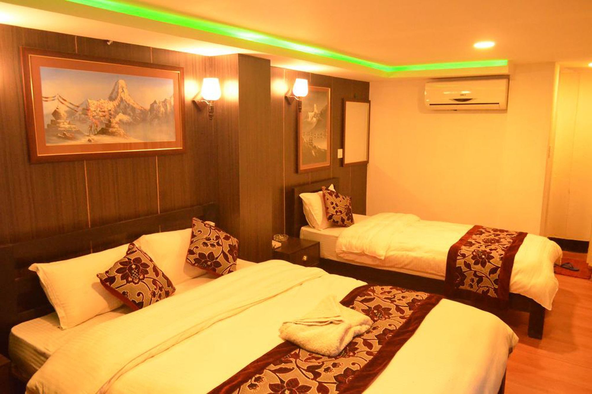 Hotel Holiday Inn Катманду Екстериор снимка